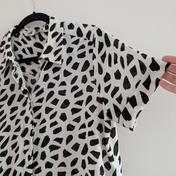 3/$30 Print button down top - Picture 2 of 5